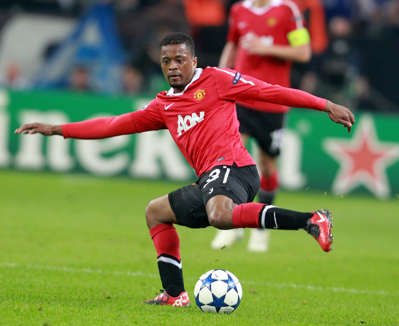 21／22賽季歐冠小組賽第1輪巴塞羅那0-3拜仁慕尼黑 穆勒首開紀錄萊萬梅開二度.